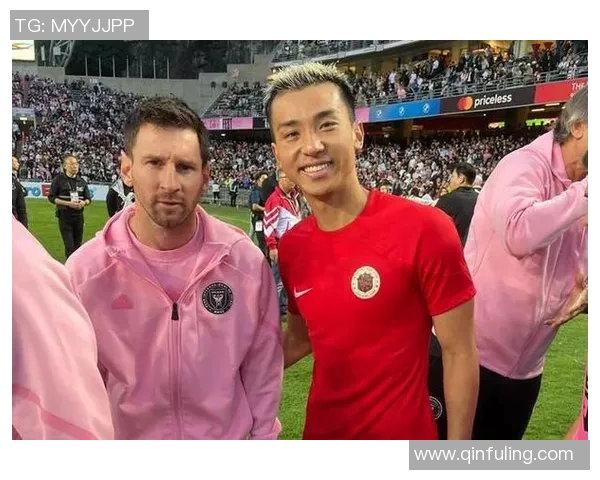 足球明星被热情球迷亲吻瞬间曝光引发热议与讨论